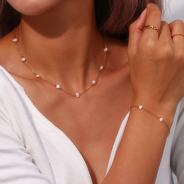 Delicate Women's Bracelet: Everyday Elegance